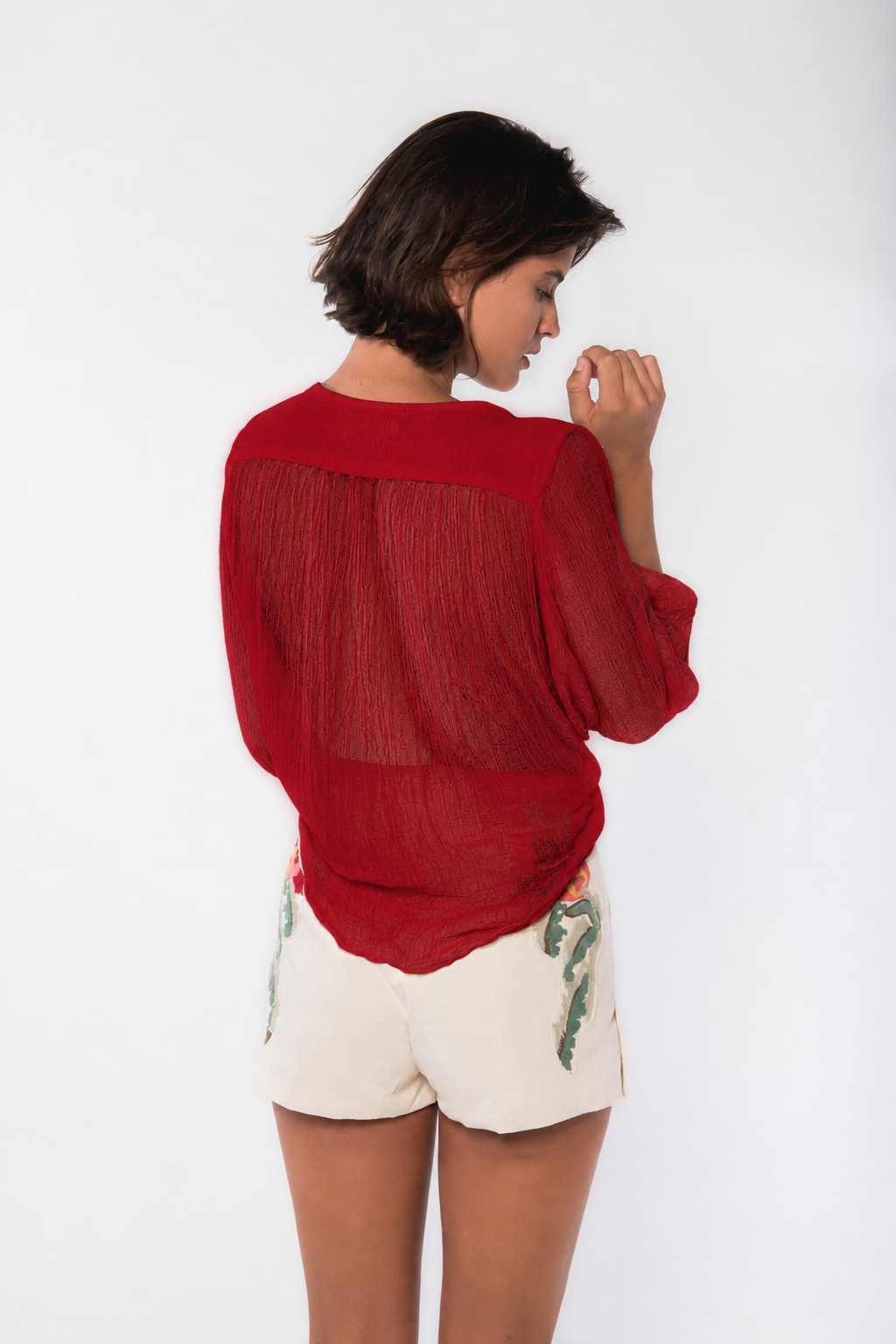 Camisa Luna en rojo, vista de espalda