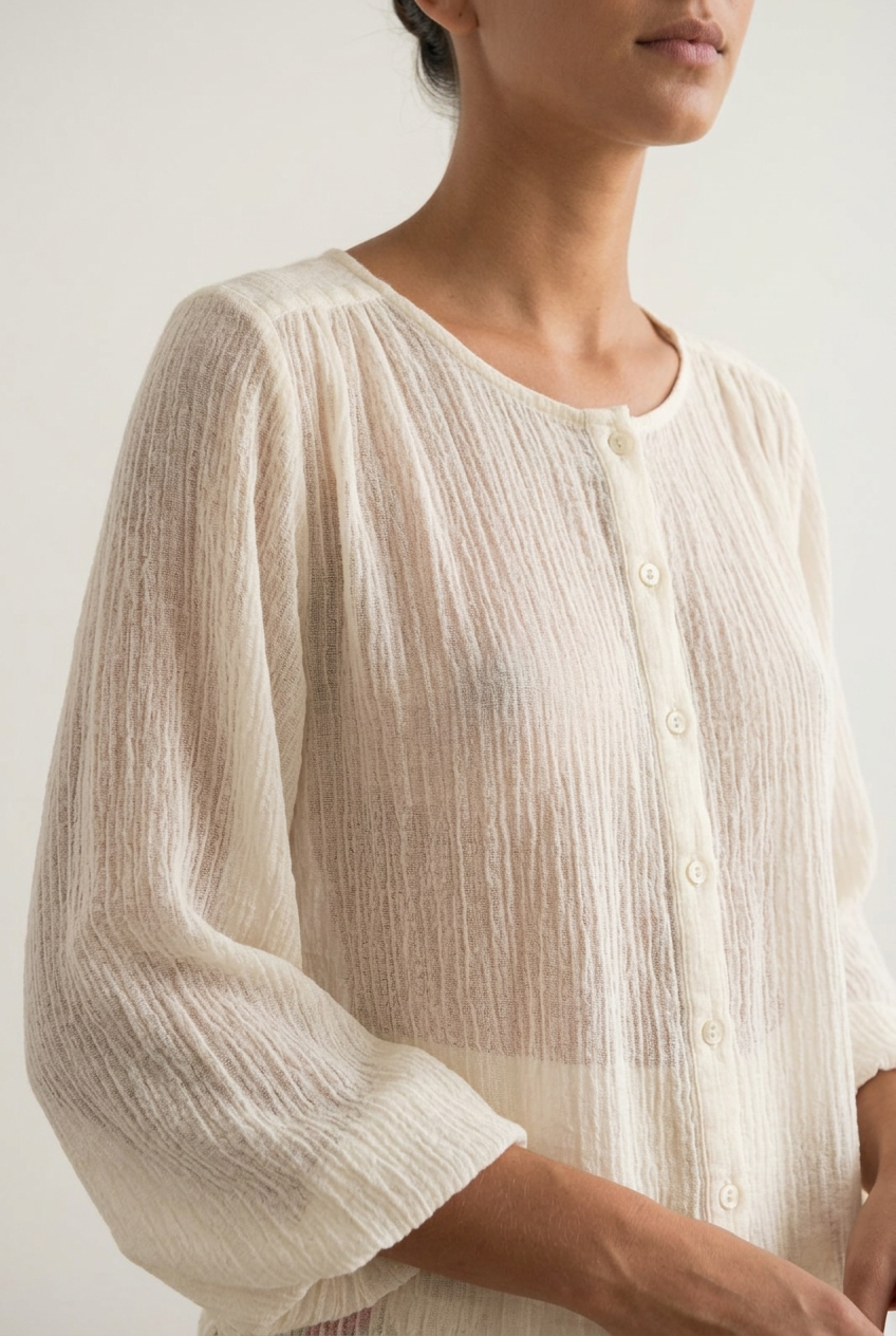 Detalle de la tela y botones de Camisa Luna en color Ivory