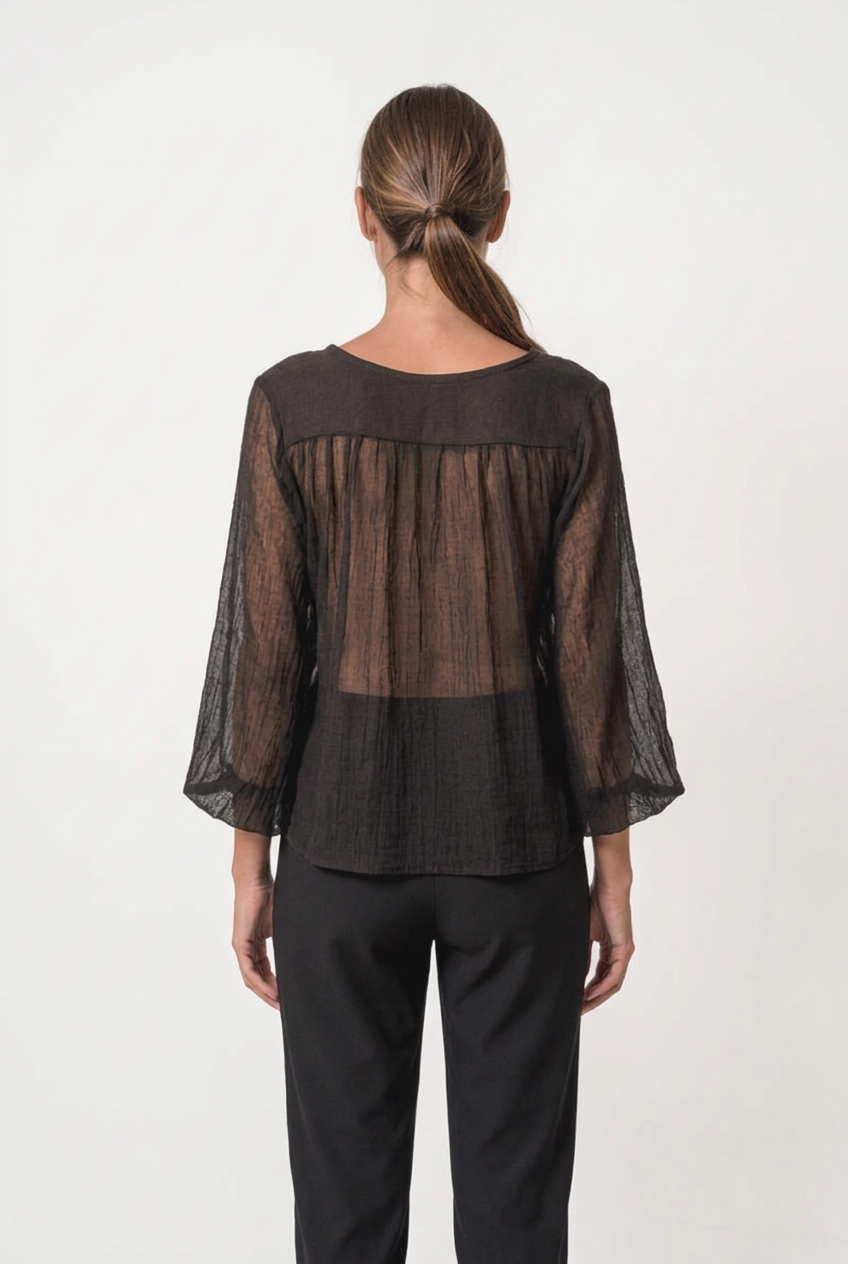 Camisa Luna en negro, vista de espalda