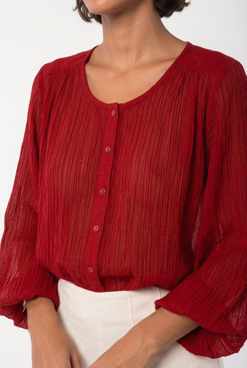 Detalle de tela y botones de Camisa Luna en rojo