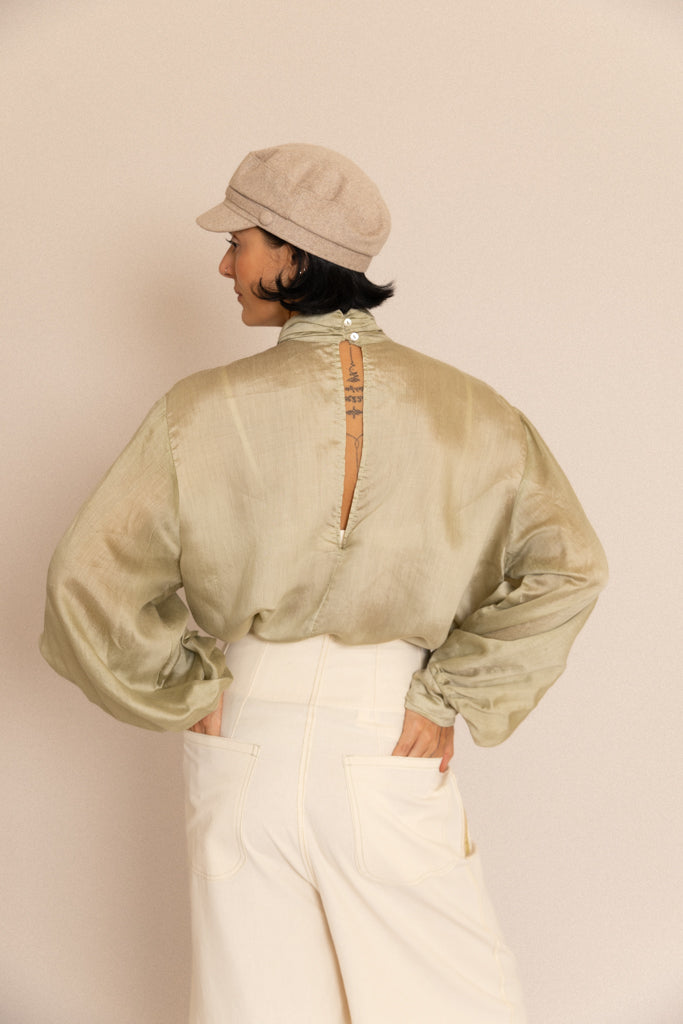 Magnolia Silk Blouse - detalle