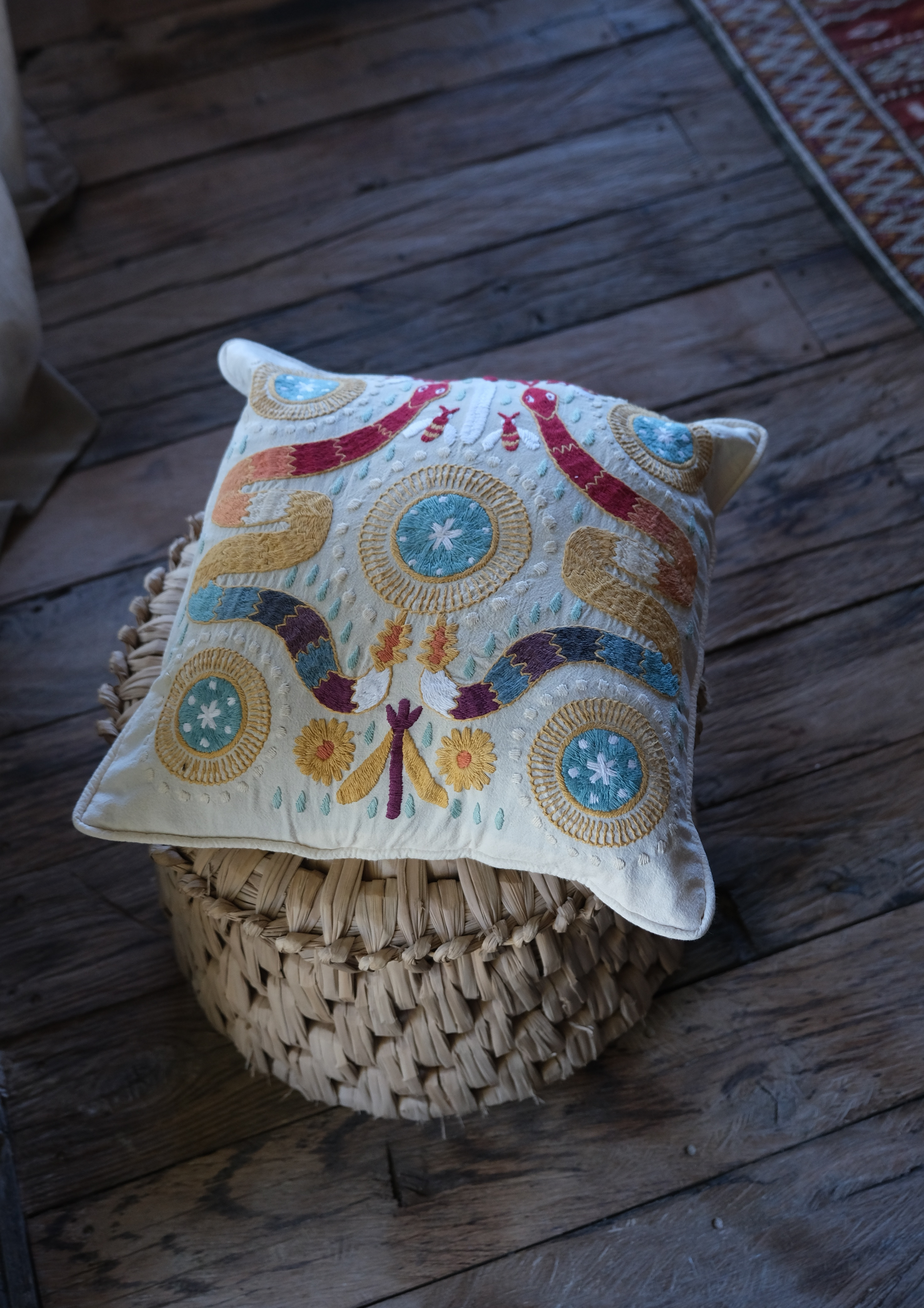 Cojin Huichol Serpiente