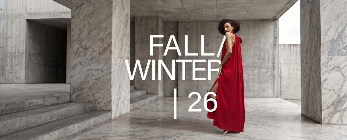 Vestido Brisa rojo en arquitectura mineral