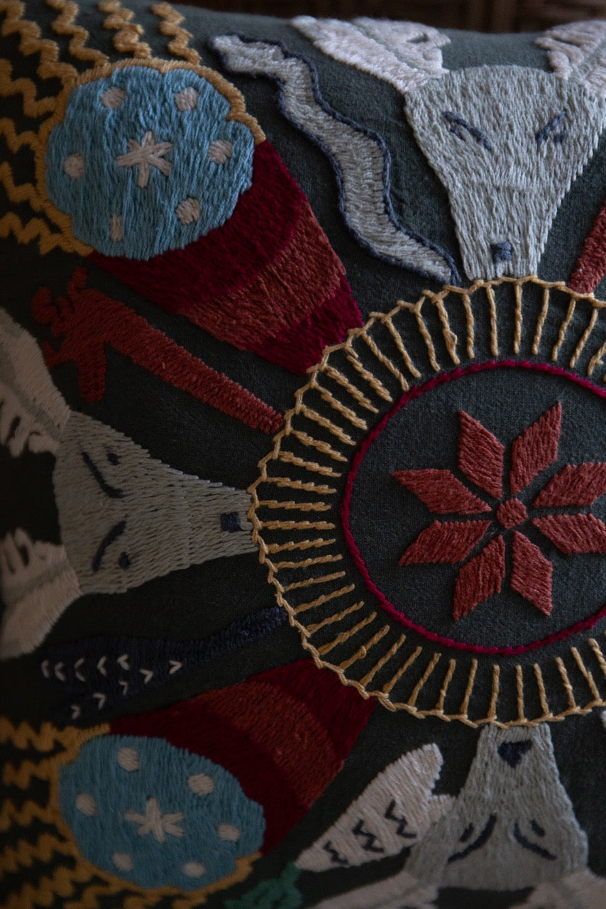 Cojin Huichol Venado