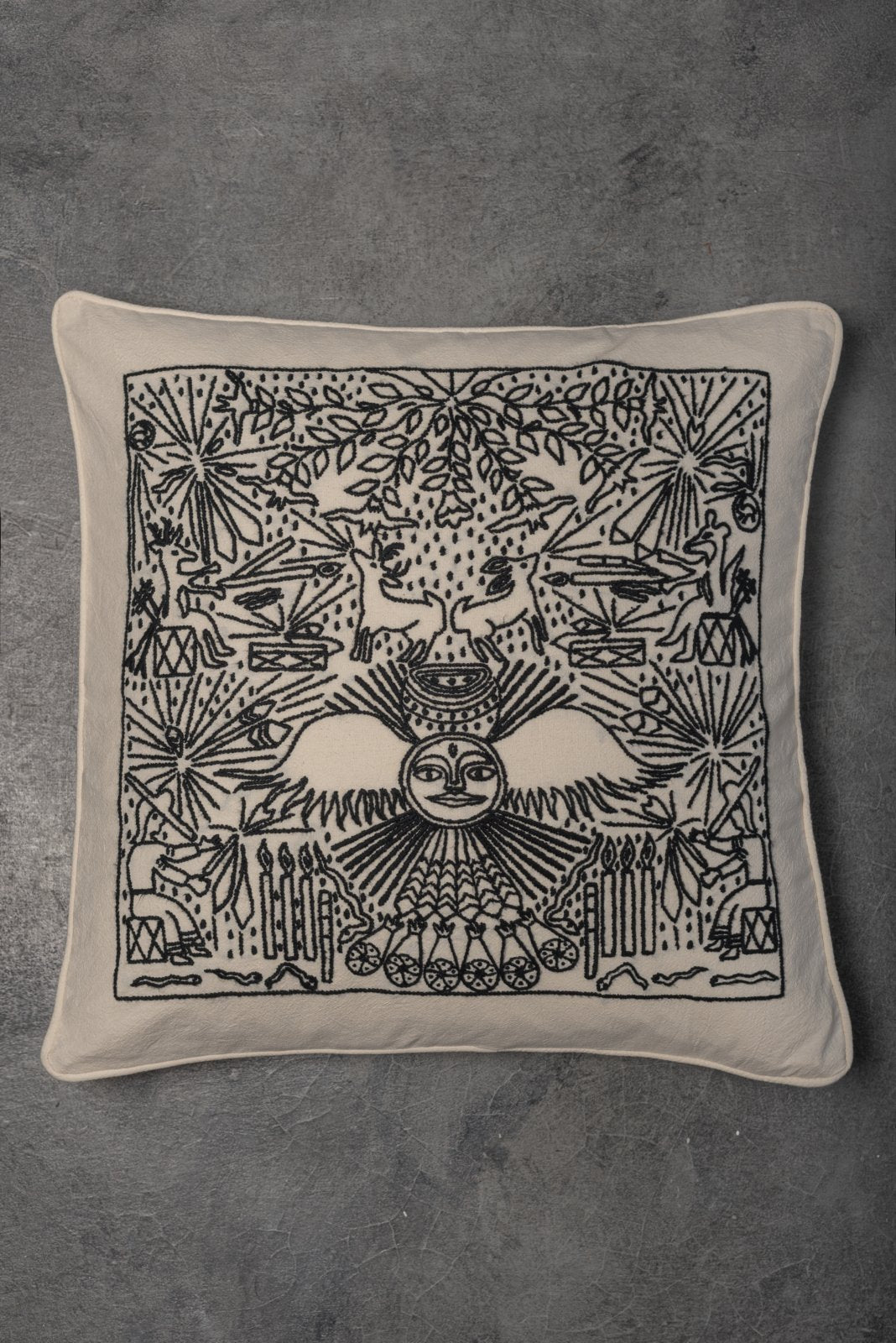 Cojin Vida Huichol Lineal en marfil