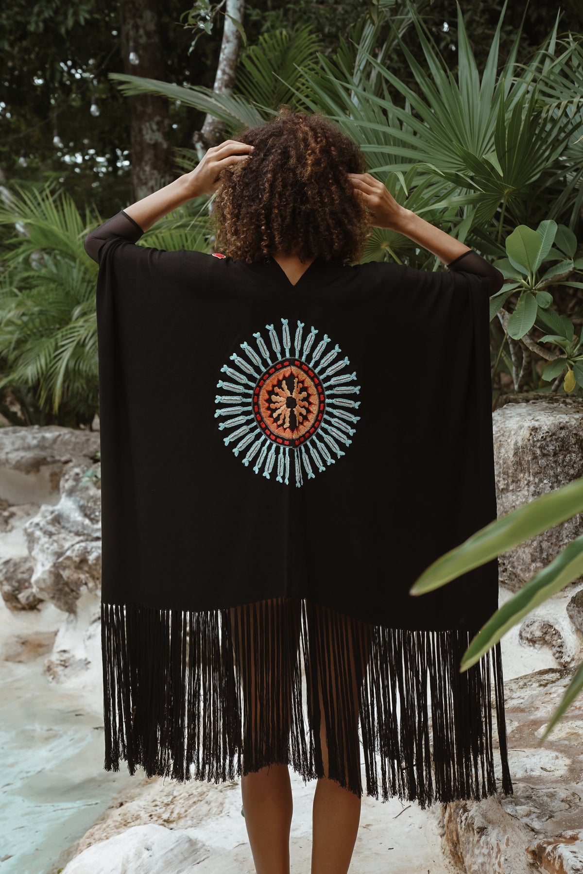Ruana Huichol Serpiente Sol de La Troupe
