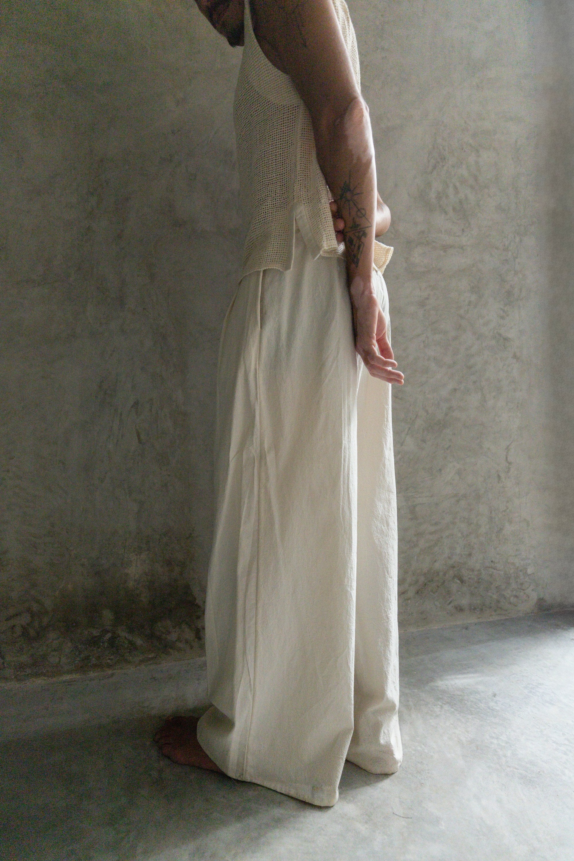 Pantalón Hermès color crema de La Troupe, detalle de la prenda.