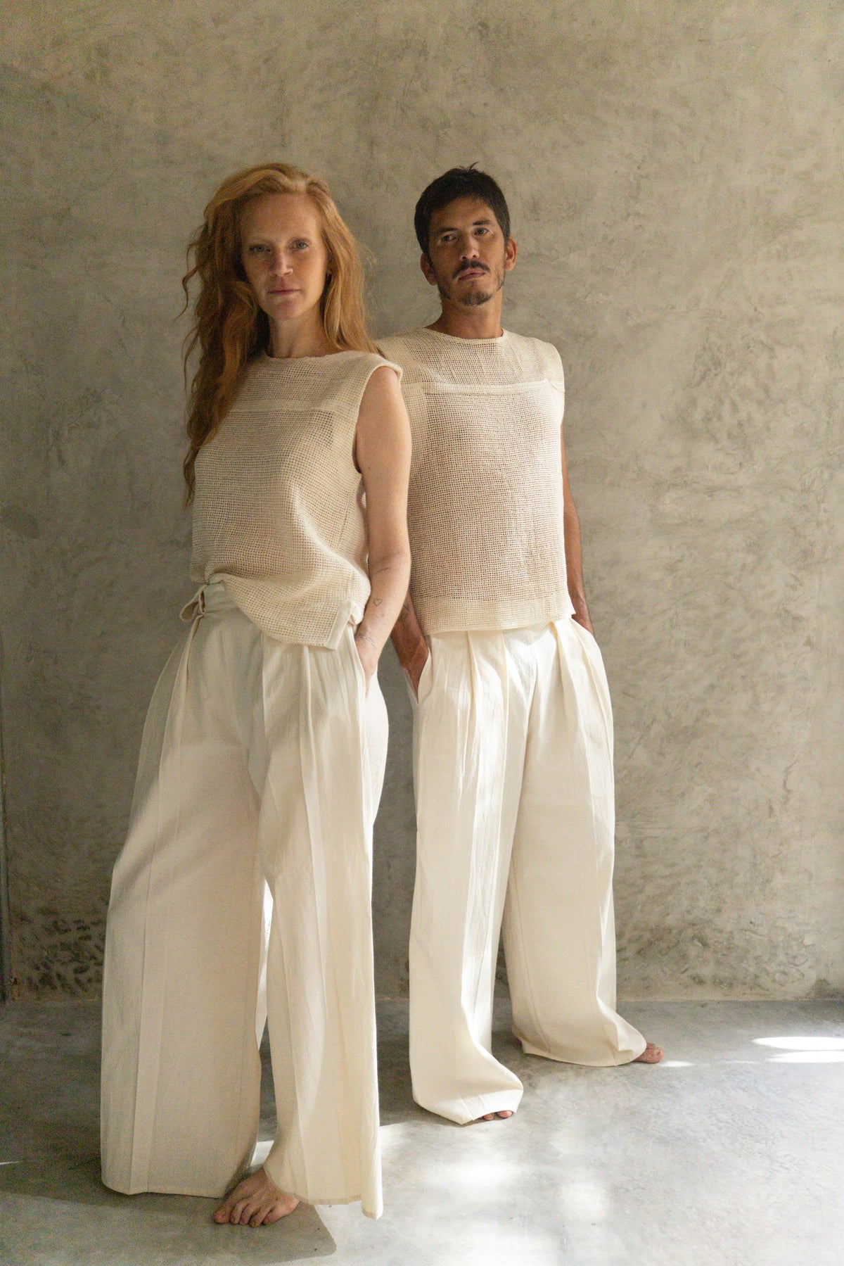 Pantalón Hermès color crema de La Troupe, vista editorial.