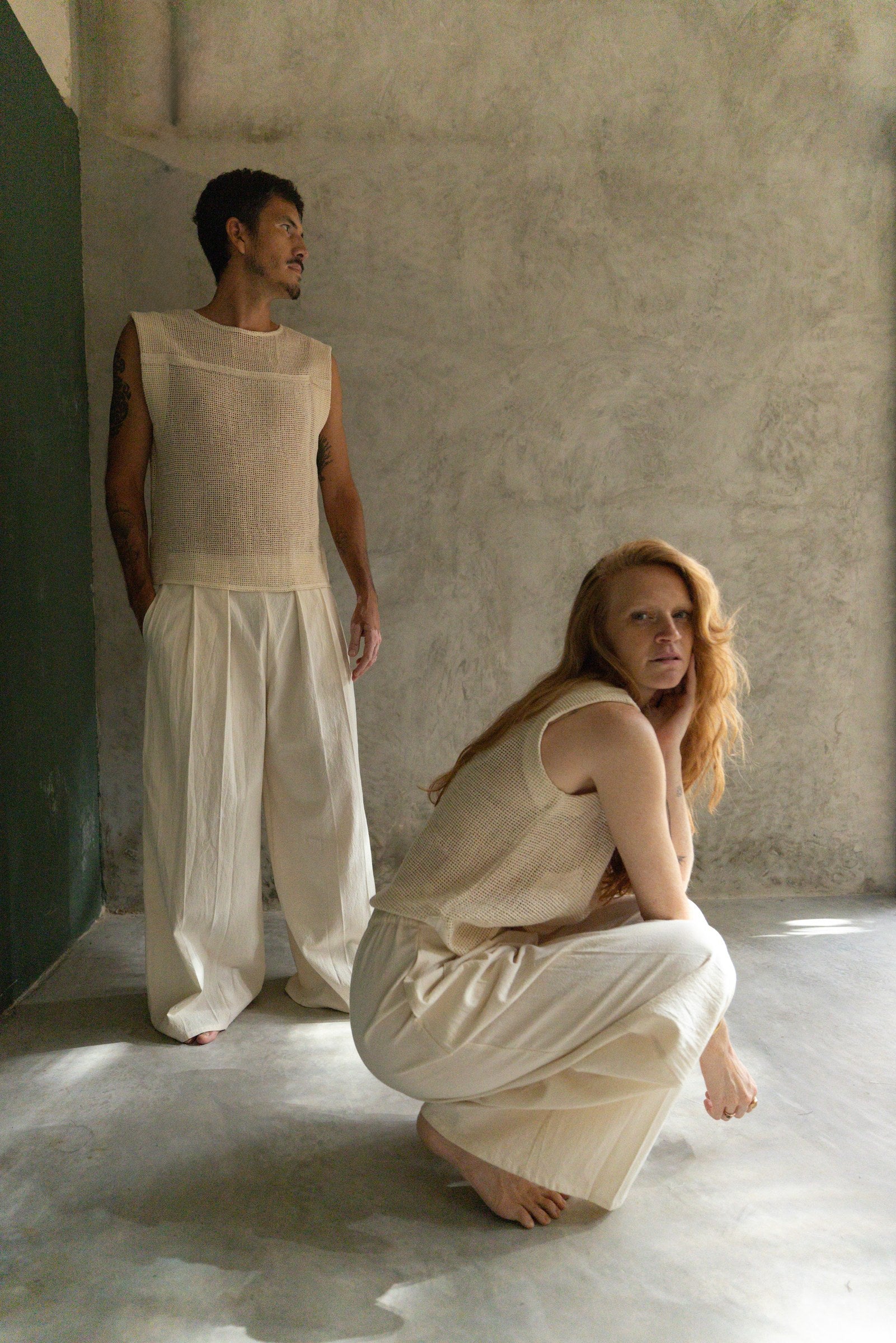 Pantalón Hermès color crema de La Troupe, vista editorial.