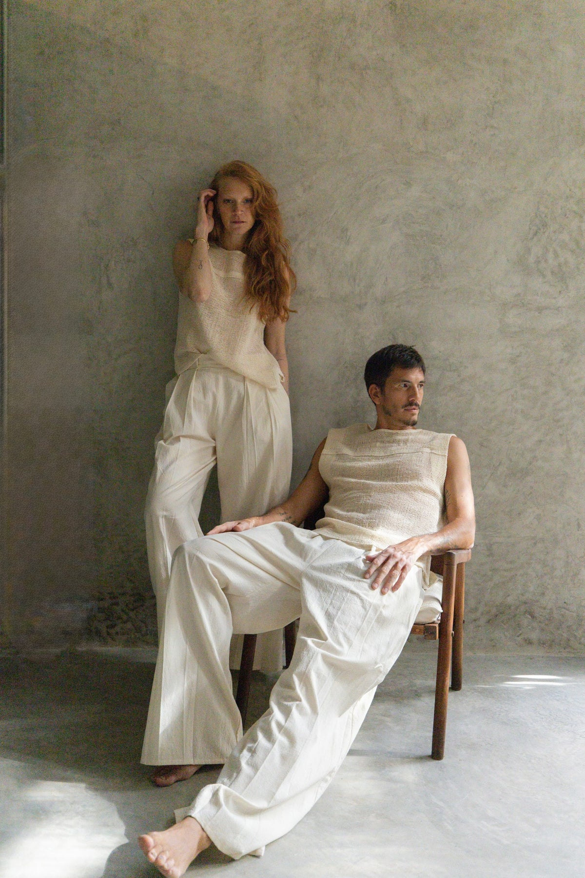 Pantalón Hermès color crema de La Troupe, vista editorial.