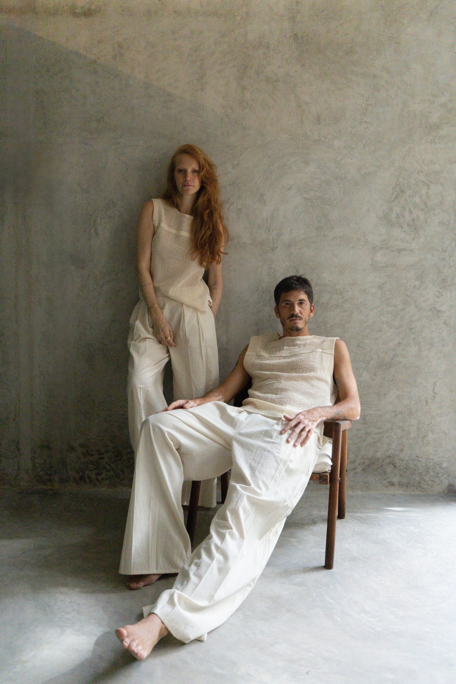 Pantalón Hermès color crema de La Troupe, vista editorial.