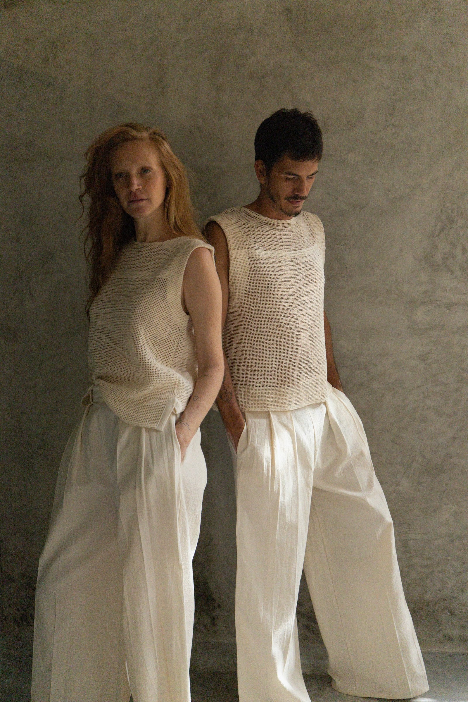 Pantalón Hermès color crema de La Troupe, vista editorial.