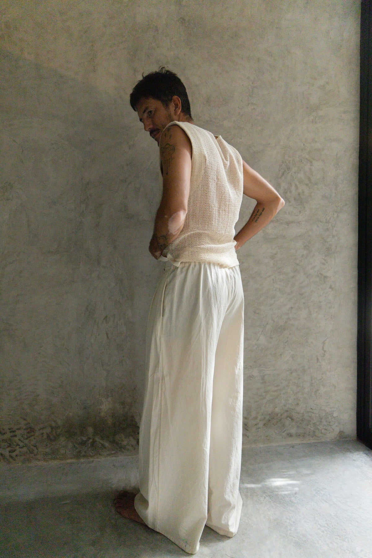 Pantalón Hermès color crema de La Troupe, vista posterior.
