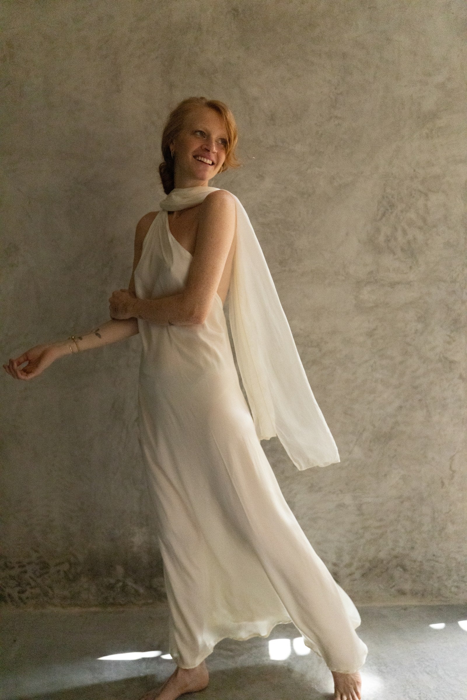 Vestido Ondina de La Troupe, vista tres cuartos.