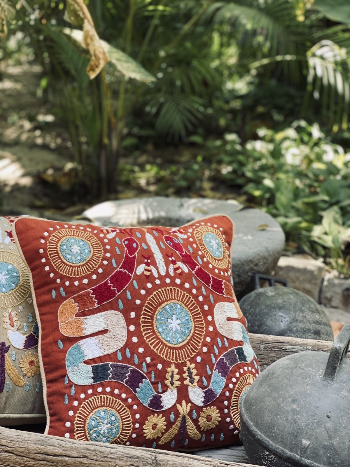 Cojin Huichol Serpiente