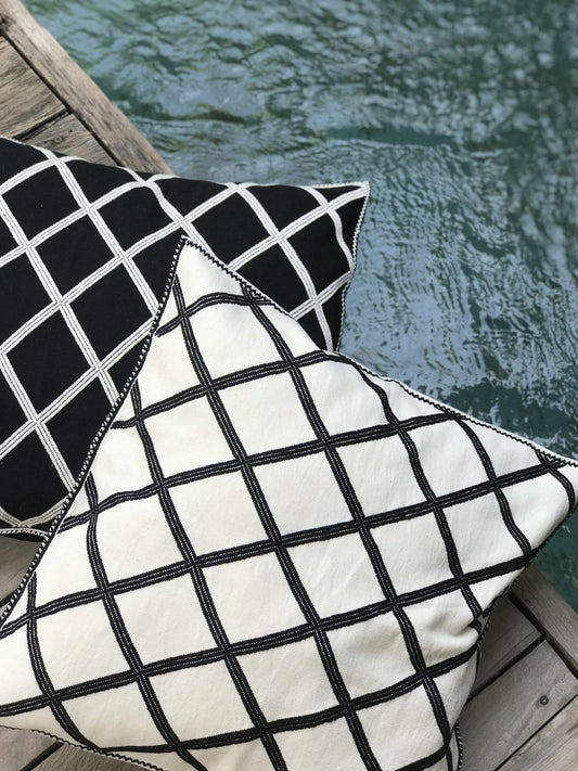 Contrast Cushion