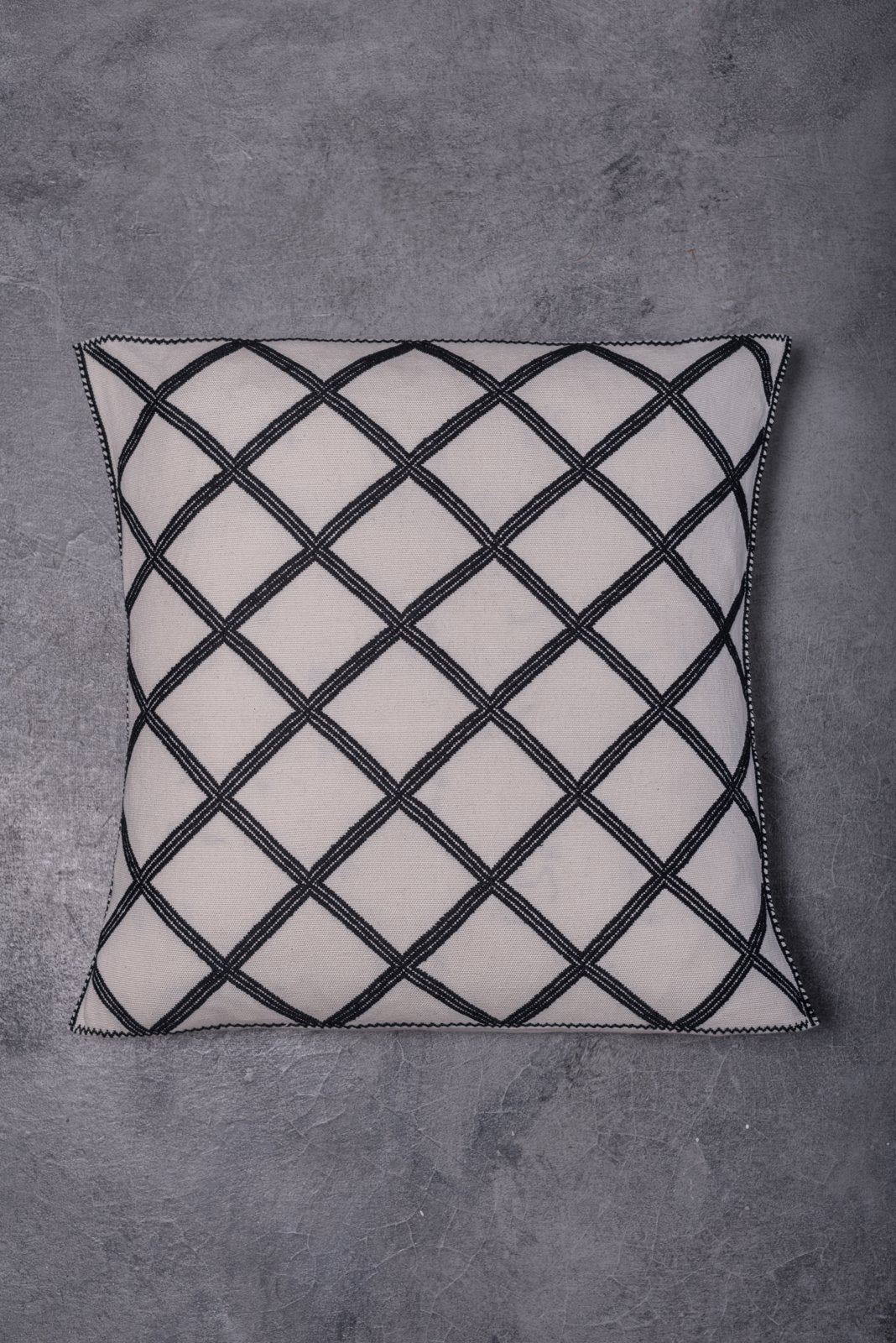 Contrast Cushion