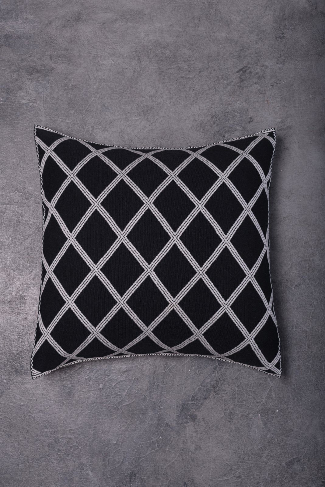 Contrast Cushion