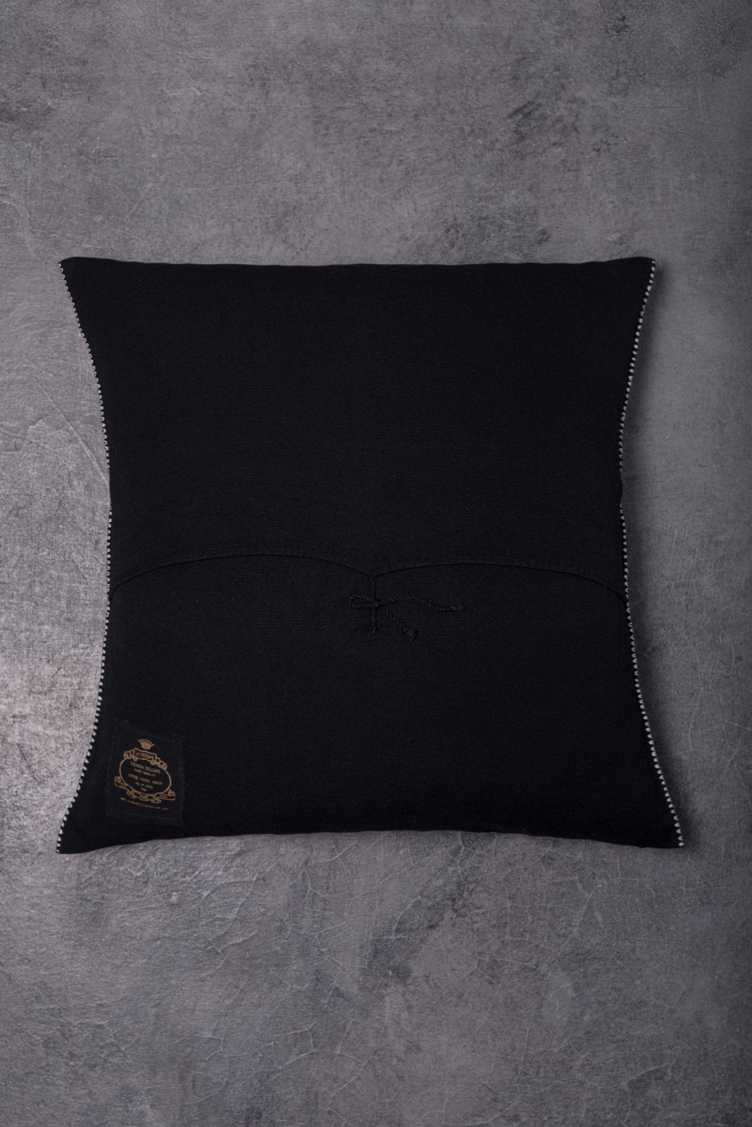 Contrast Cushion